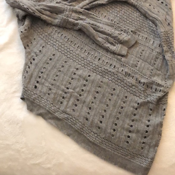 Le Chateau Medium sweater - Picture 2 of 4